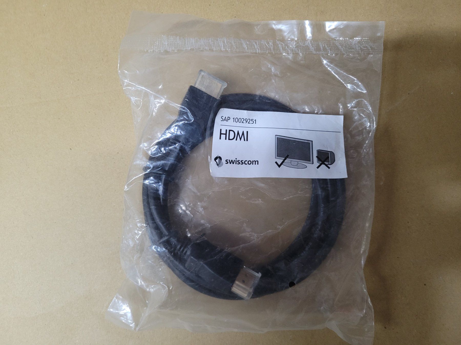 Swisscom Kabel: Câble HDMI 1,5cm – Neu und originalverpackt aus Bionnens von Meg011