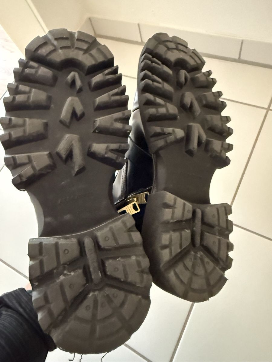 Scarpe da donna: Black Boots With Gold Buckles Size 37  – Usato da Riehen venduto da abo_h2tz 2