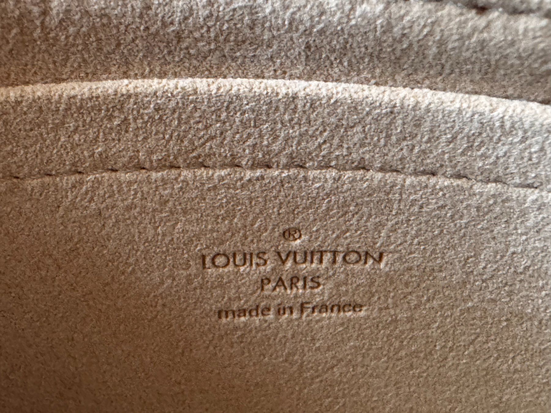 Louis Vuitton Taschen für Damen: Pochette Louis Vuitton Milla Monogram - Clutch / Sac à main – Gebraucht aus Vufflens-le-Château von frank_b 6