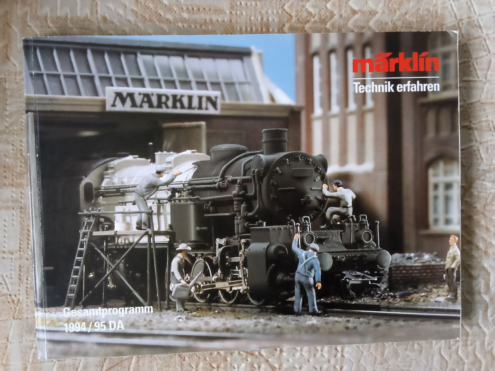 Livres: Märklin Gesamtkatalog 1994/95 – D'occasion à Hallau par histoiremerveilleuse