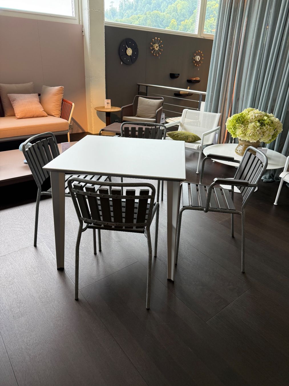 Embru Set di tavolo e panche: Tisch mit Stuhl-Set Outdoor – Nuovo (secondo la descrizione) da Kriens venduto da AmreinWohnen