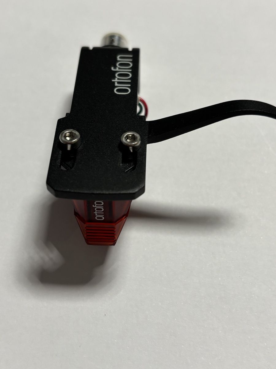 Ortofon Plattenspieler: Ortofon 2M Red mit Head shell.  – Gebraucht aus Sargans von Oschaeli