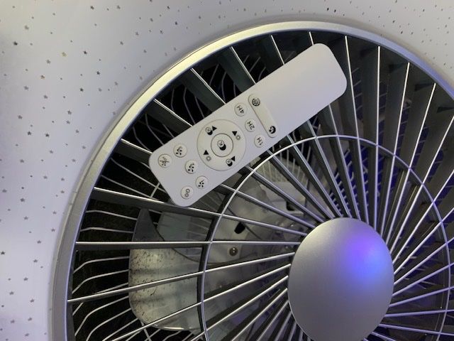 Tragbarer Deckenventilator Mit Licht - 8000mAh USB Aufladbar