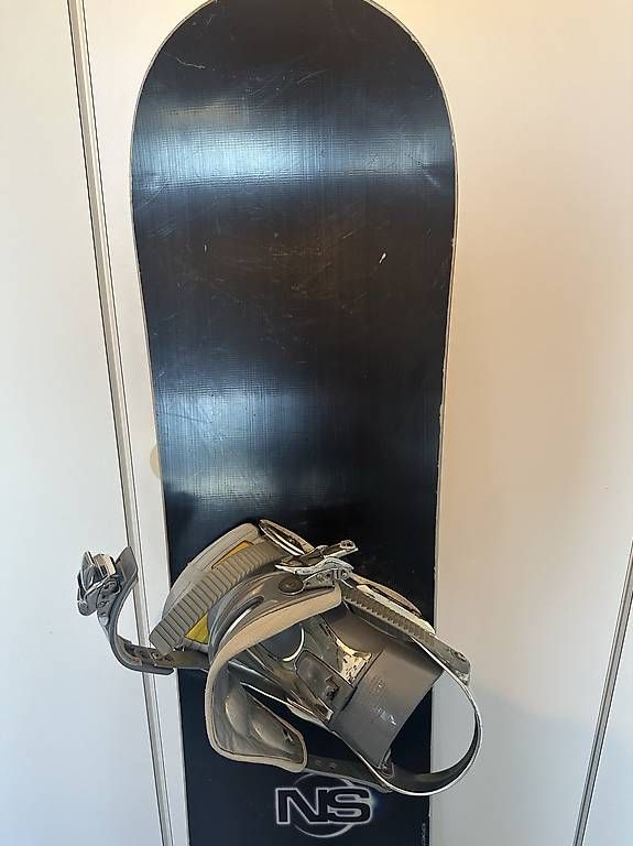 Boards: Snowboard 163 cm "Neversummer" mit Ride Bindung – D'occasion à Bergdietikon par sbones 2