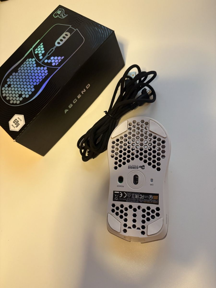 Maus: Glorious Model O Wireless White Mouse – Neu (gemäss Beschreibung) aus Zwillikon von nti_j8gs 2