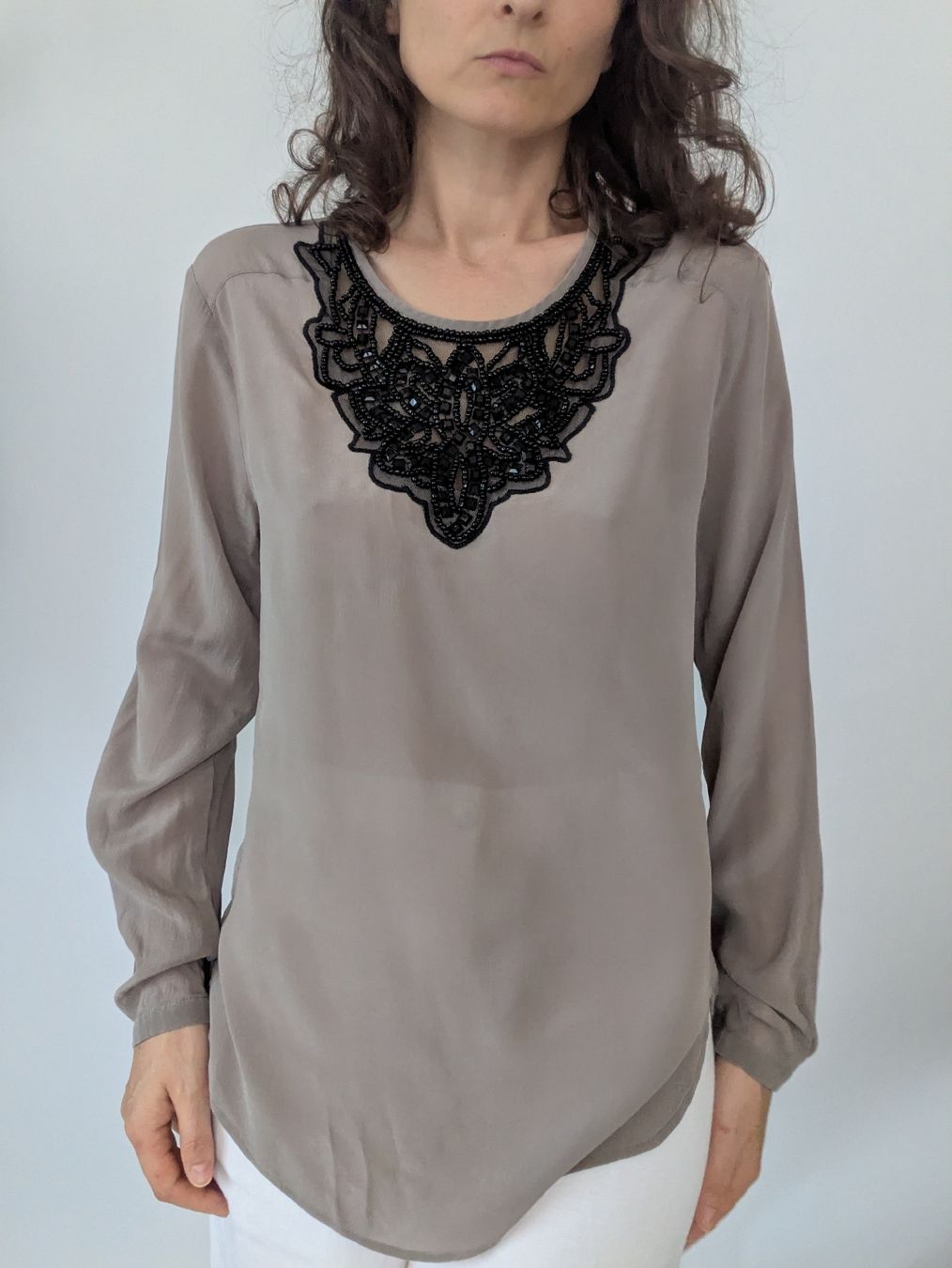 Riani Camicette: Bluse Riani Seide grau Damen Grösse S mit Perlenbesatz – Usato da Rorschach venduto da olg_5qq2 3