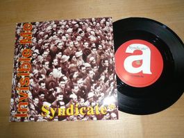 Syndicate – Invisible Me - UK 1996 - Sticky Label – SIVS027