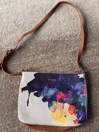 Schöne Desigual Handtasche, neuwertig, ideales Sommer Access