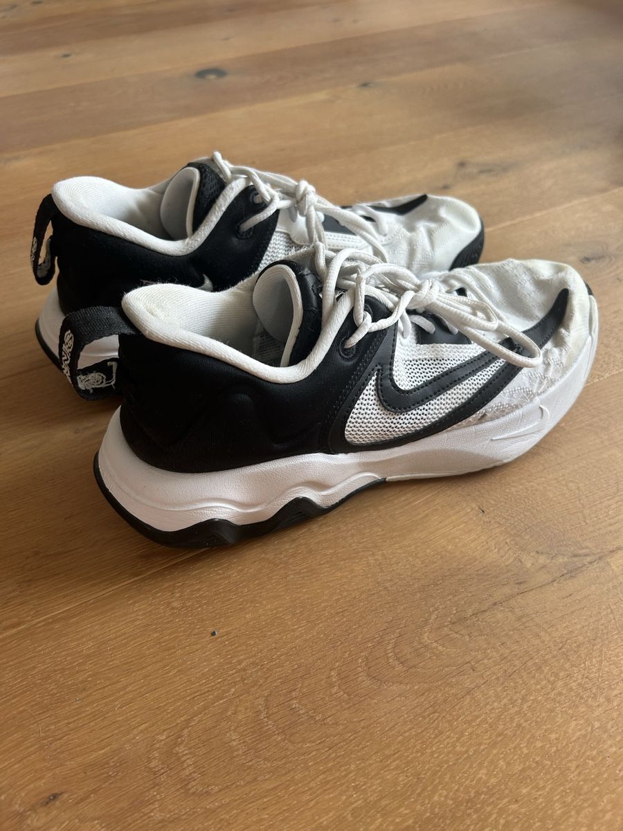 Nike Scarpe da uomo: Nike Hallenschuhe – Usato da Wattwil venduto da mar_q66h