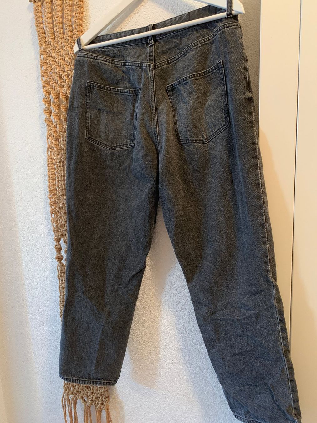 Monki Jeans: Jeans Monki grau/anthrazit, Straight leg, Gr. 40 – Gebraucht aus St. Gallen von Miousch 3