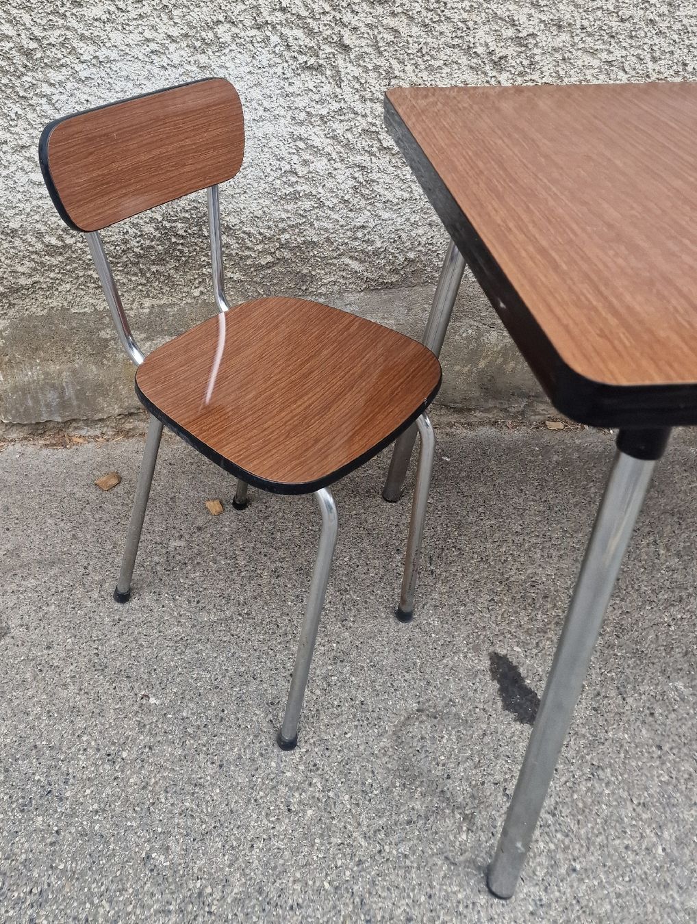 Set de table et chaises: Table et chaises en formica – D'occasion à Lausanne par ama_2fz8 3