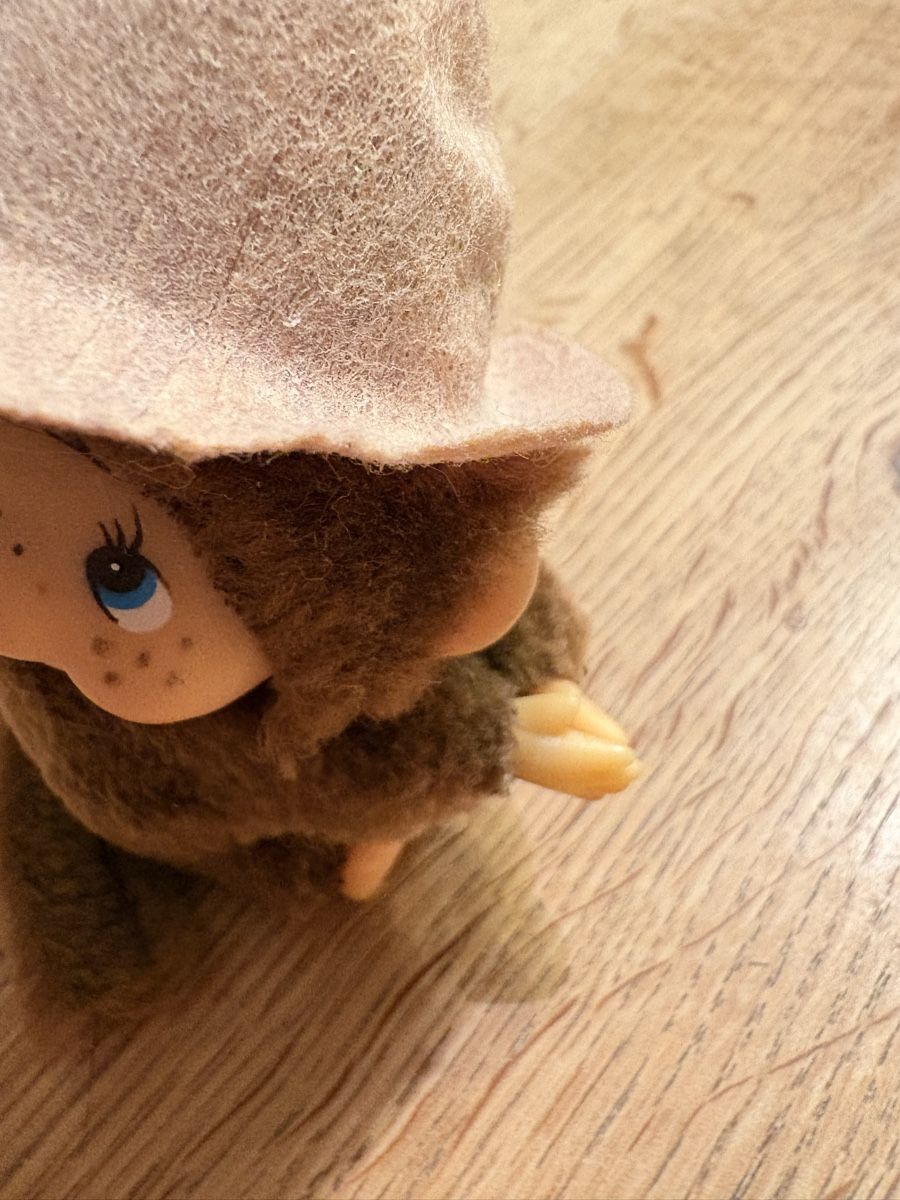 Monchhichi Giocattoli: Monchhichi Vintage mit Hut, ca 9cm – Usato da Gossau SG venduto da Dobby1974 1