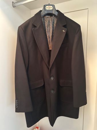 Schwarzer Herrenmantel, maßgeschneidert von Linea Sartoriali