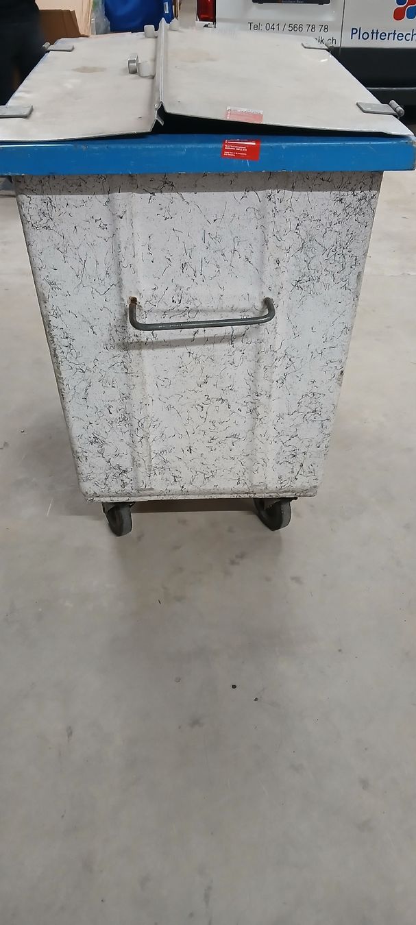 Eléments de bureau: Abfallcontainer – D'occasion à Boswil par S.Bieri12 3