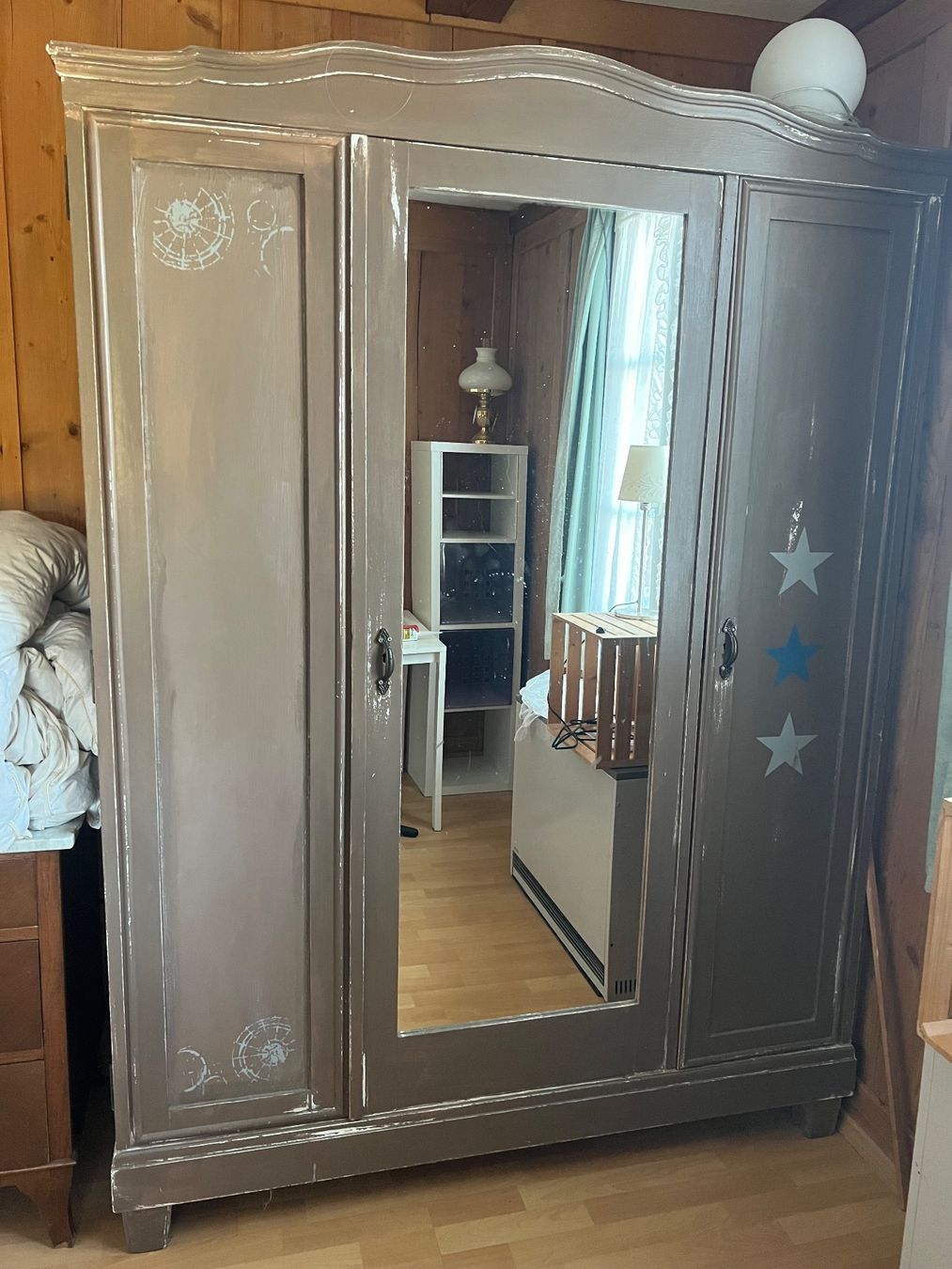 Armoires: Schrank – D'occasion à Mattstetten par Jerrydiemaus