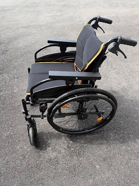 Chaises roulantes: Rollstuhl Tiger Neuwertig – D'occasion à Herdern par Bettina_st 1