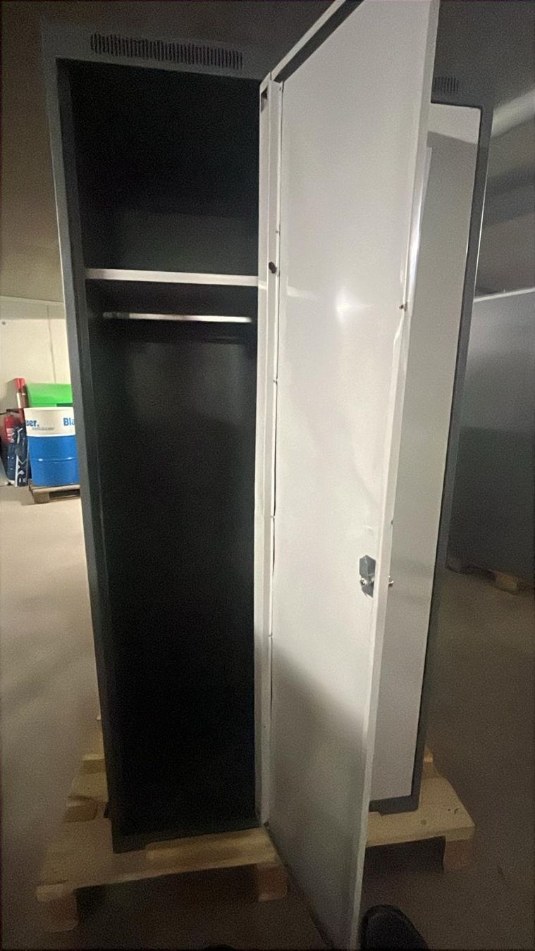 Lista Porte manteau: Lista Graderobenschrank, Spind 2fach – D'occasion à Berlingen par mar_j9wt 1