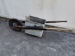 Alte Schubkarre, Alte Güllen Karette, Schubkarre, Zinkwanne