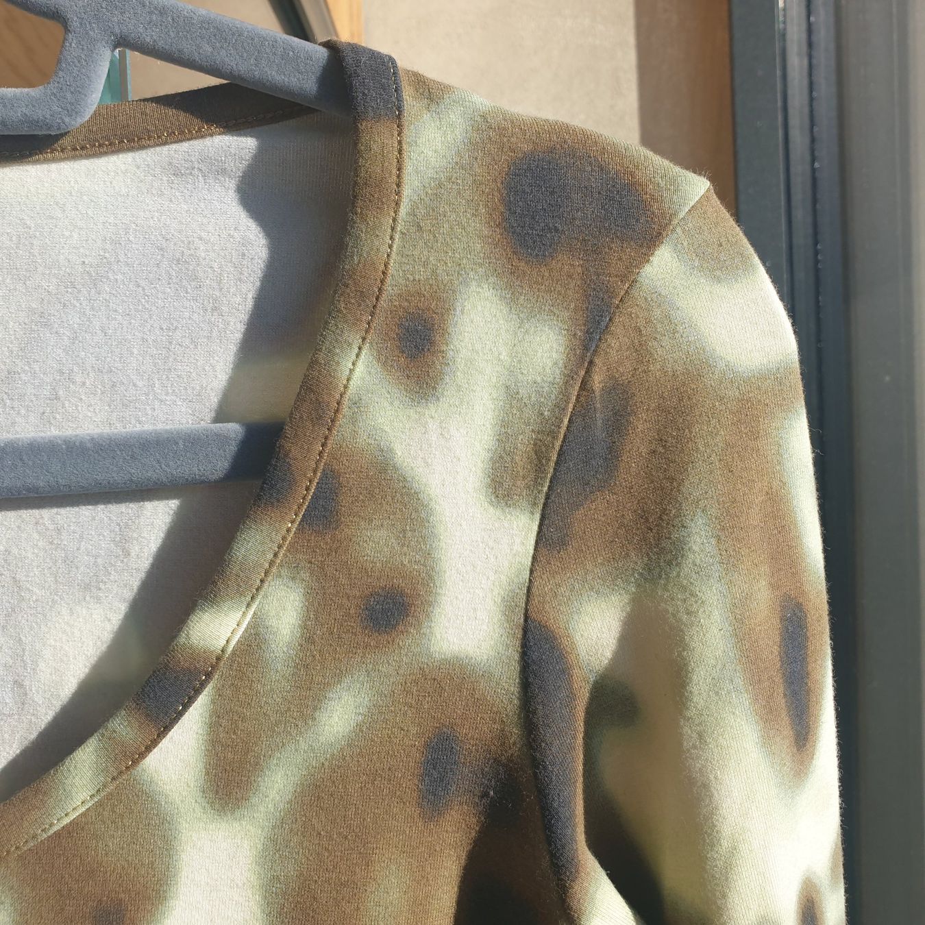 Roberto Cavalli Top: 🐸 ROBERTO CAVALLI PULLOVER / LANGARM TOP M – Nuovo (secondo la descrizione) da Môtier (Vully) venduto da Frogs 2