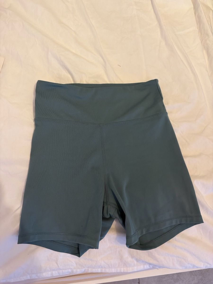 Pantaloni: Sport shorts H&M – Usato da Zürich venduto da jen_cjf7