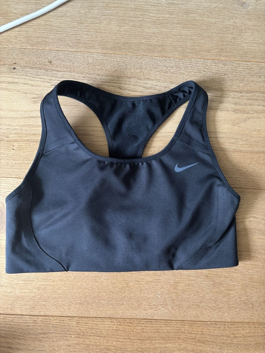 Nike Tops: Sport BH Nike Grösse S – Gebraucht aus Männedorf von giu_wm6d