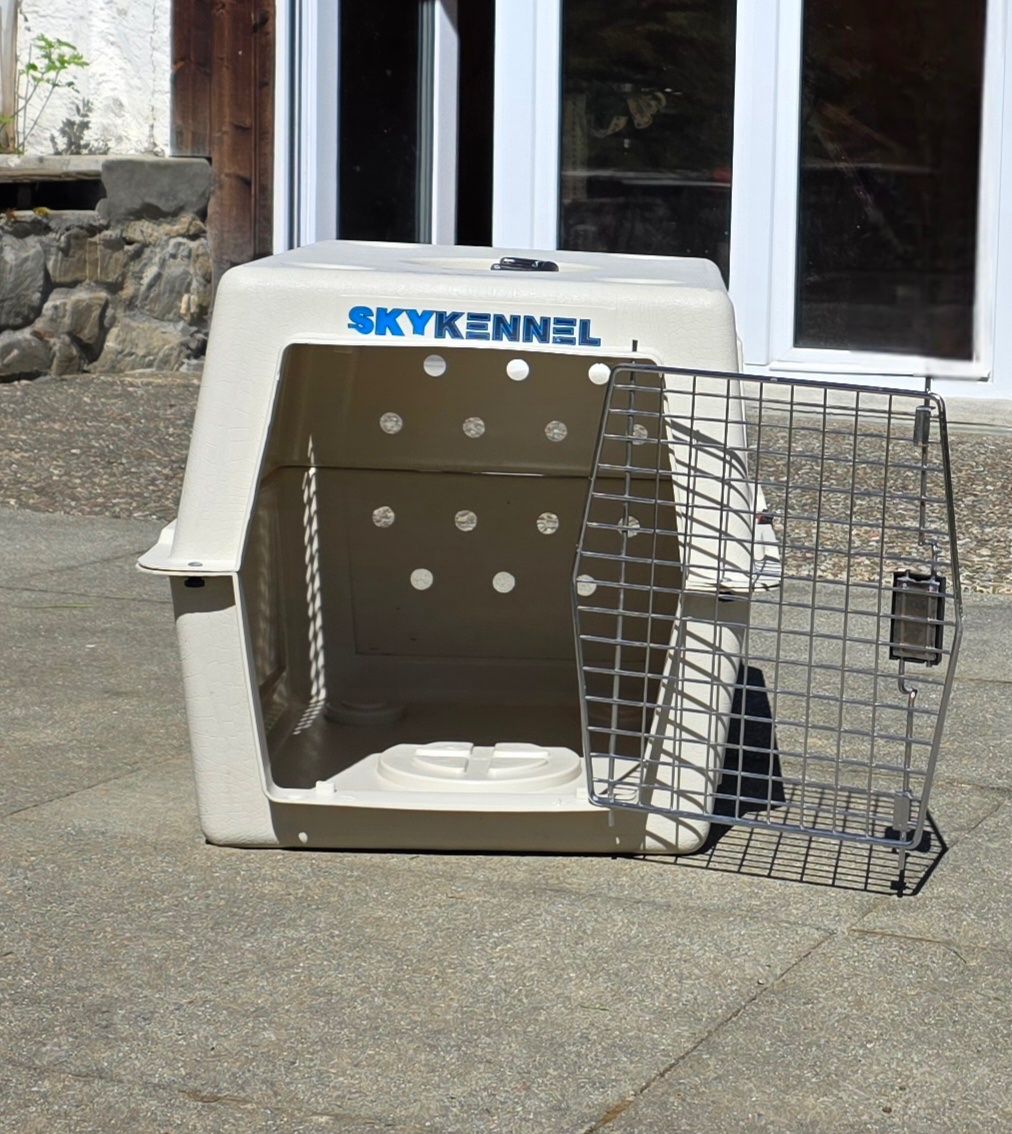 Käfige, Transport & Sicherheit: Robuste Hundetransportbox Marke Sky-Kennel – Gebraucht aus Gross von Julie70