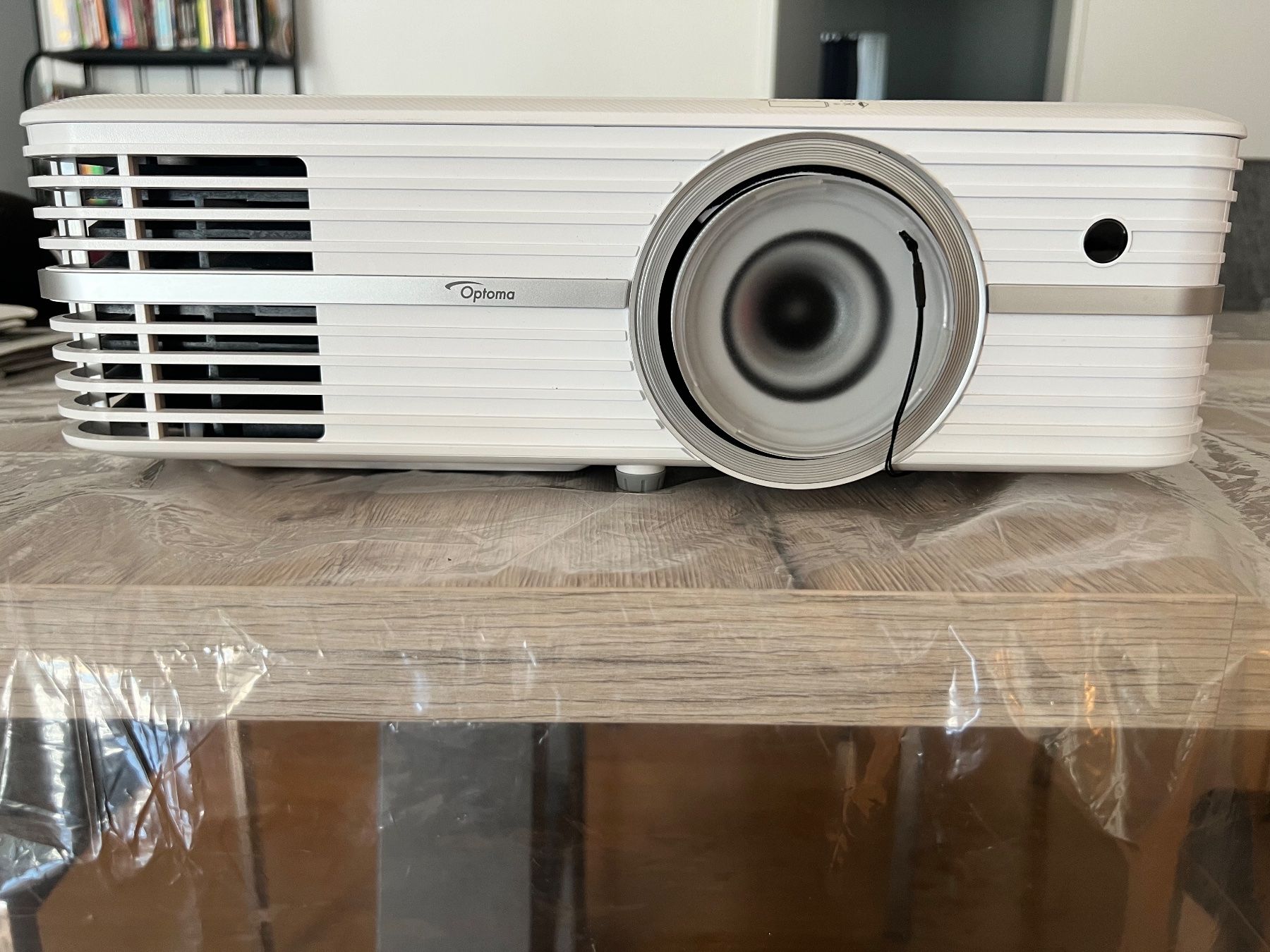 Videoprojektoren: OPTOMA UHD 40 Beamer – Gebraucht aus Pfäffikon ZH von SammlerTony