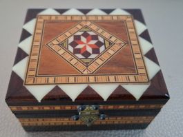 🌟 Somptueux Coffret Oriental en Marqueterie – Nacre & Bois2