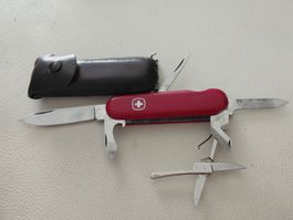 Taschenmesser Wenger Delémont Traveler 85mm rot mit Etui geb