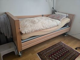 Pflegebett elektrisch verstellbar mit Fernbedienung