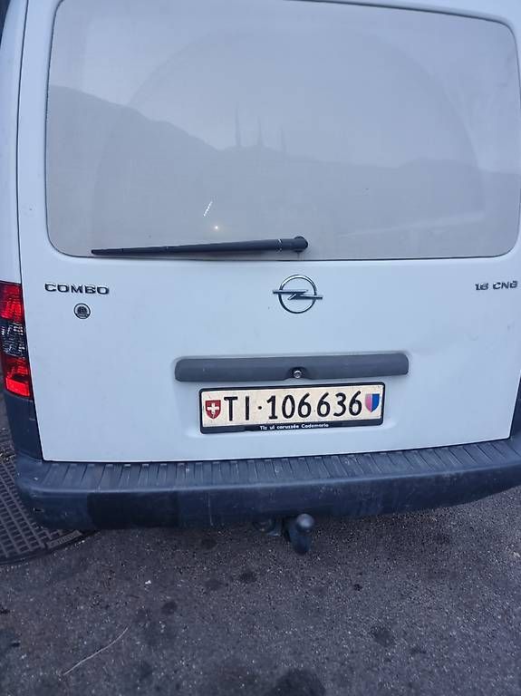 Veicoli commerciali: Opel combo collaudata  benzina  e gas – Usato da Bironico venduto da Maurizzio 2