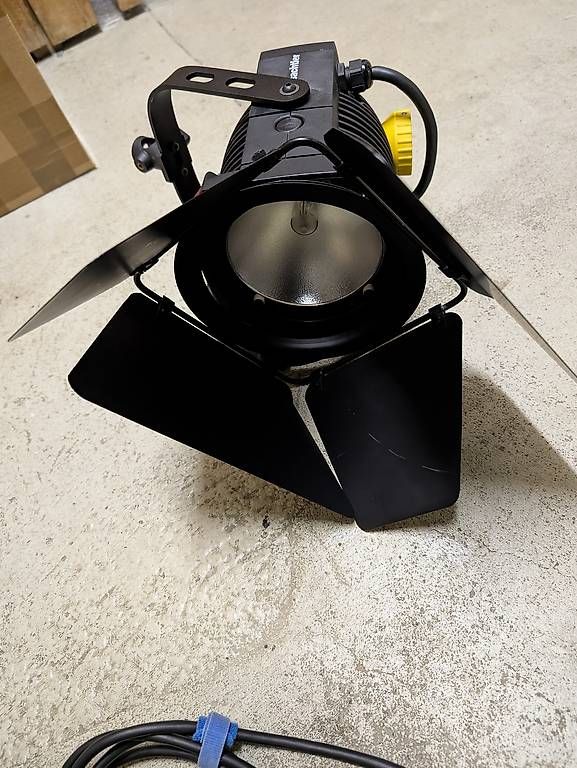 Lampen: Sachtler Reporter HMI Licht – Gebraucht aus Zürich von Scidoo 2