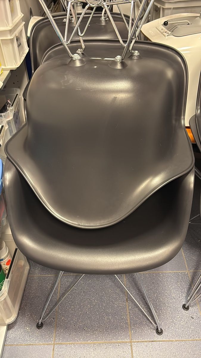 Sedie: 6 mal, Vitra Eames Plastic Armchair DAR Stuhl Stahl – Usato da Volketswil venduto da emi_x8pm