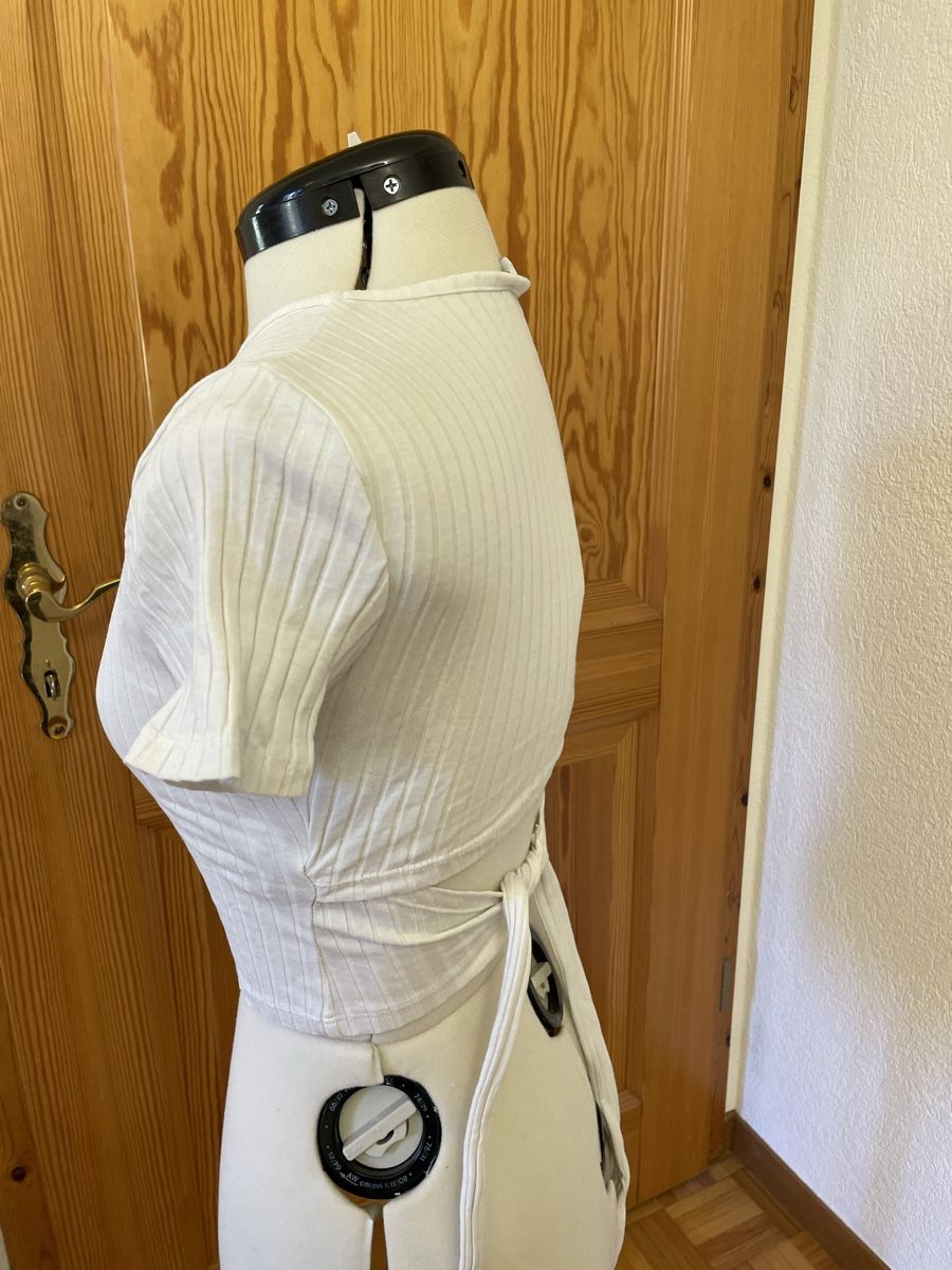 Top: FB Sister Crop Top, Wickel-Look, Gr. S – Usato da Dittingen venduto da nje_9nlt 1