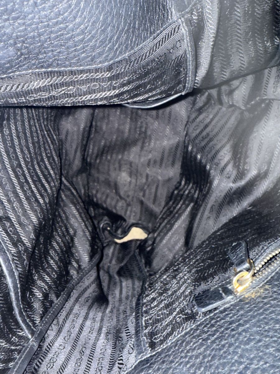 Prada Sacs femmes: Sac Prada cuir noir utilisé – D'occasion à Payerne par Maylin2018 5
