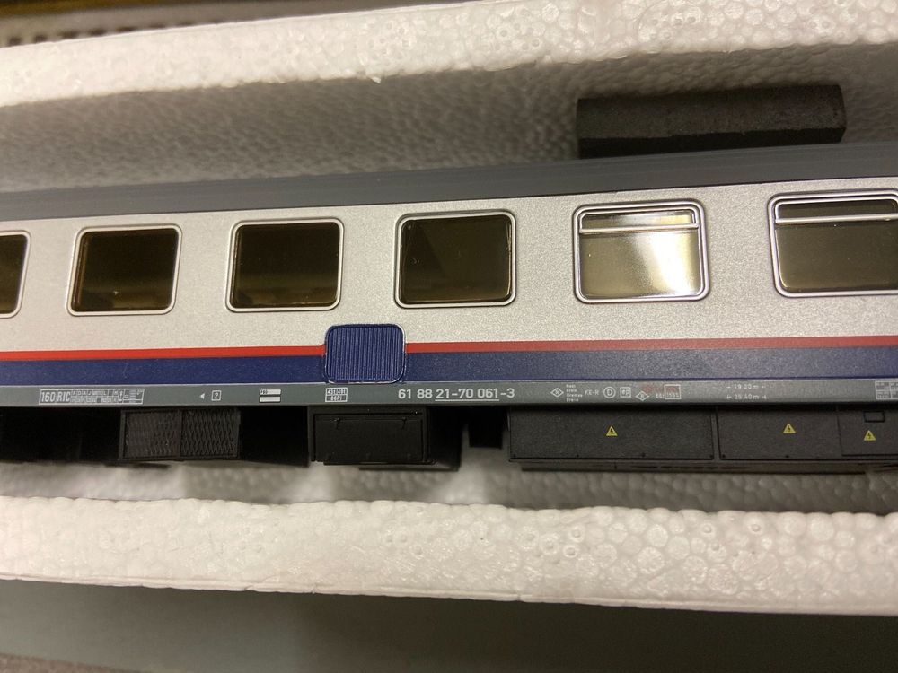 L.S. Models 12003 - Voiture SNCB USI Y28 - Époque V (1991-2004) - H0 - Neuve - Édition Limitée
