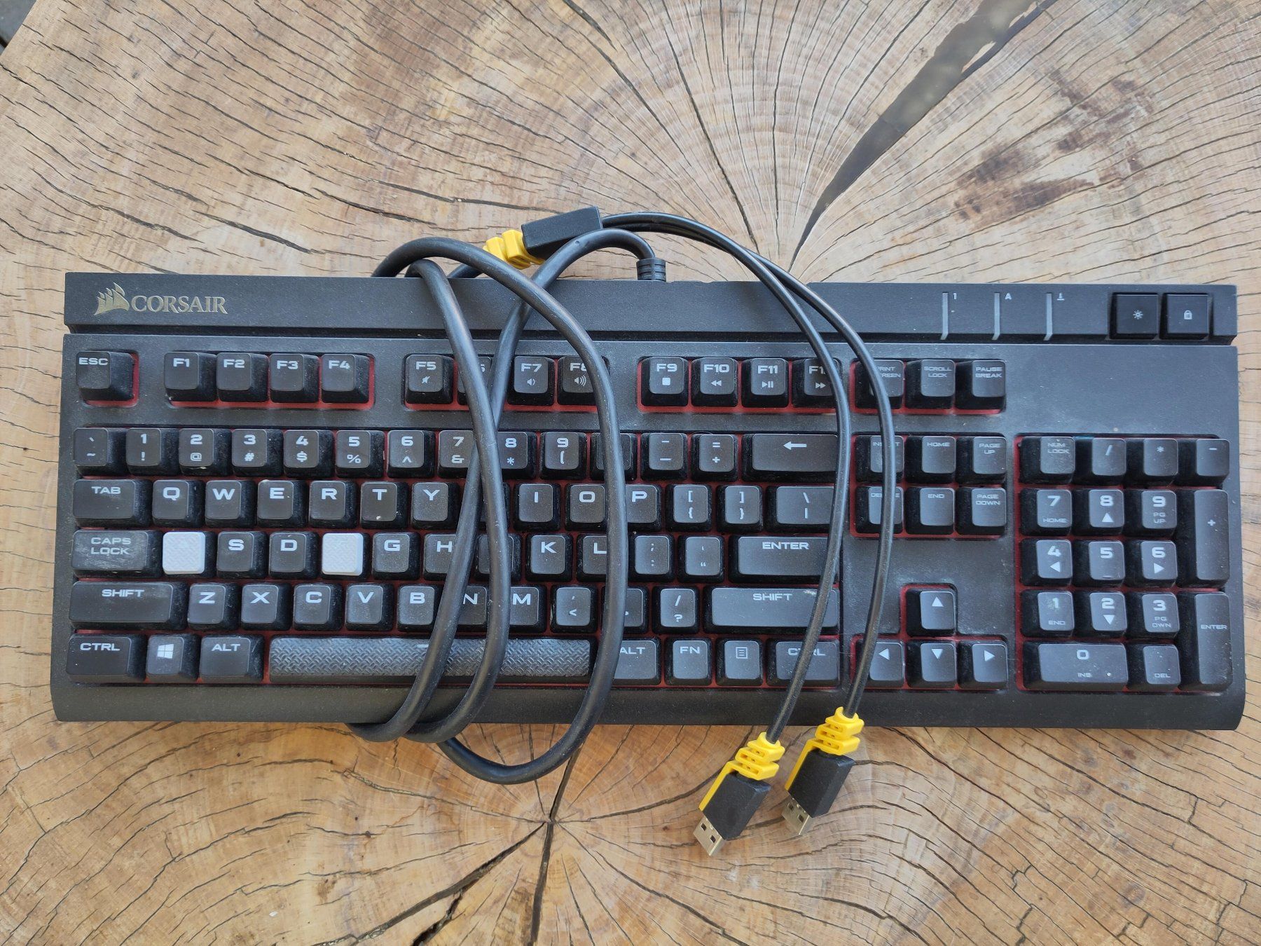 Corsair Tastiere: Corsair Strafe Mechanical Gaming Keyboard Cherry MX Brown – Usato da Zürich venduto da Eile