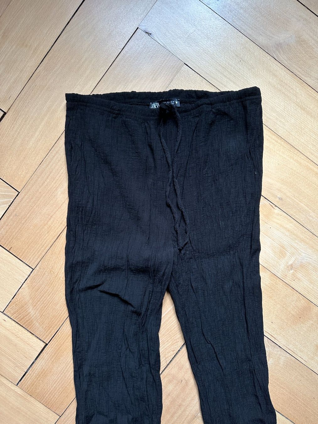 Zara Pantaloni: ZARA - Plisseehose schwarz L – Usato da Zürich venduto da Diazaio 1