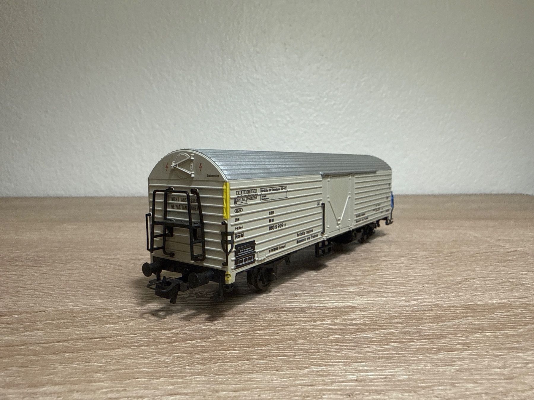 Roco Modellini di ferrovie: Roco Güterwagen H0 (97) – Usato da St-Aubin-Sauges venduto da Lo_Go 2