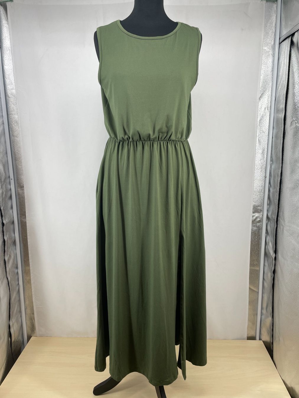 Robes: Robe vert olive – D'occasion à Lausanne par PlusValue_Lausanne 1