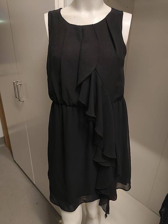 Kleider: 5x schwarze Cocktailkleider Gr. S/M – Gebraucht aus Nänikon von Manta87 3