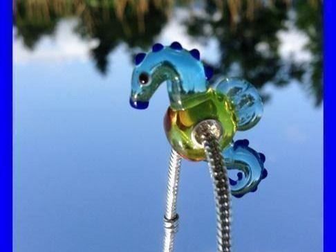 Ciondoli: GLAS BEAD SEEPFERDCHEN Charm  kompatibel mit Pandora – Nuovo (secondo la descrizione) da Subingen venduto da ArtBead 2