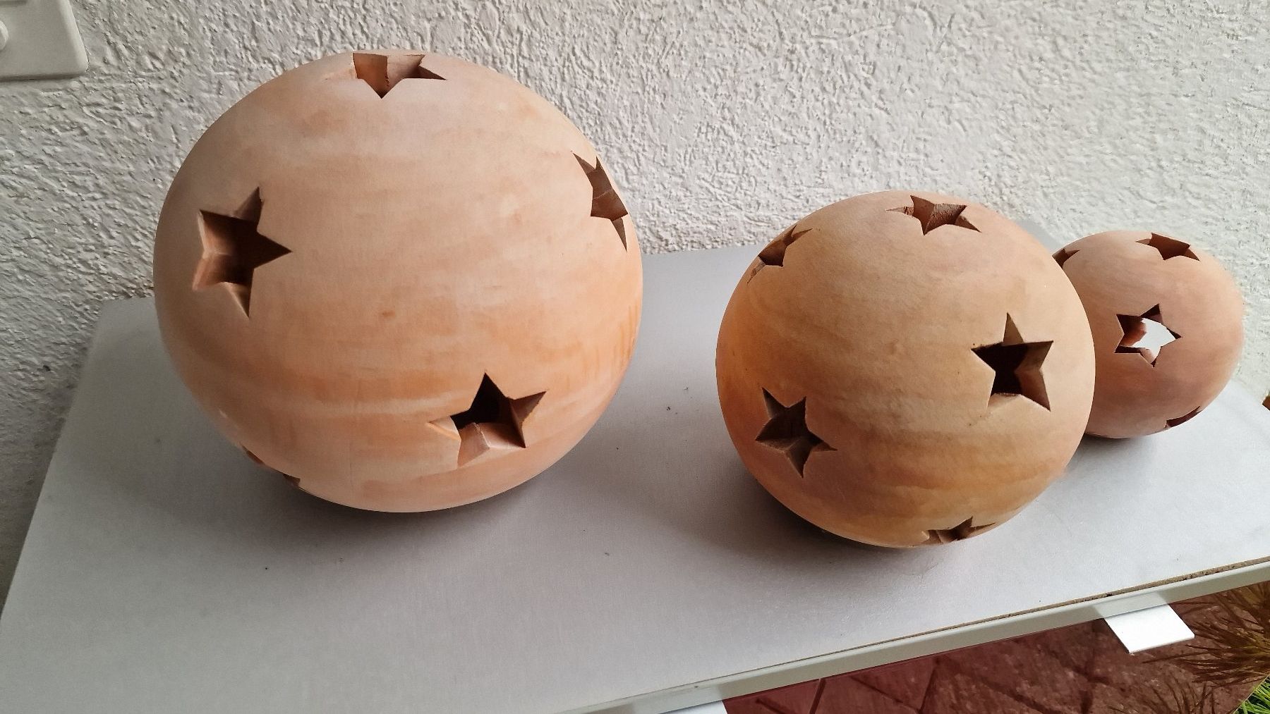 Toutes les décorations: 3 Weihnachtskugeln aus Ton – D'occasion à Wil  AG par Kfloh