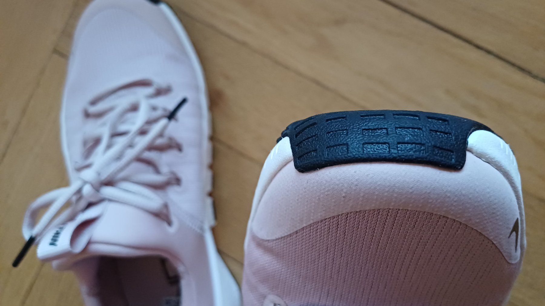 Nike Scarpe da donna: Nike FREE Performance neuves roses – Nuovo (secondo la descrizione) da Genève venduto da njia 6
