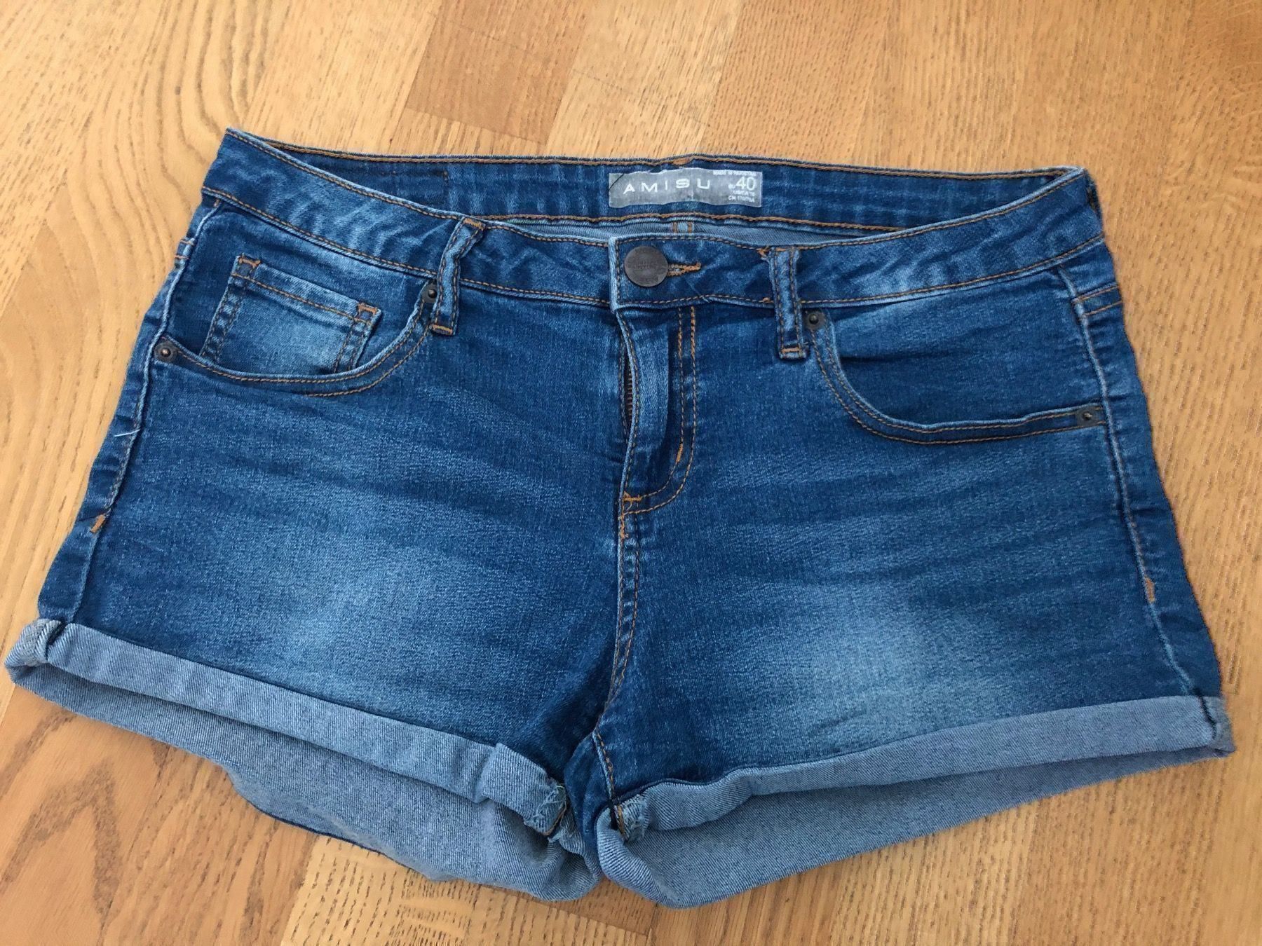 Jeans: JEANSSHORTS AMISU Gr. 40 – Usato da Wattwil venduto da jopara