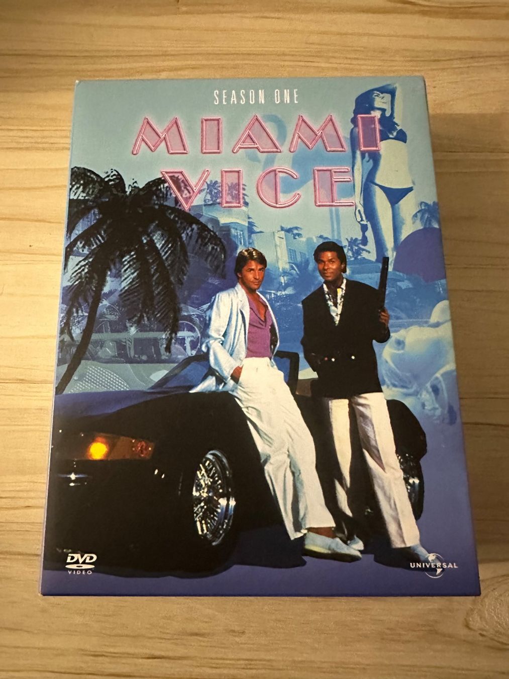 Tutti i DVDs: Miami Vice - DVD - Set 1. Staffel - Gratis Versand! – Usato da Schlieren venduto da selected_goods