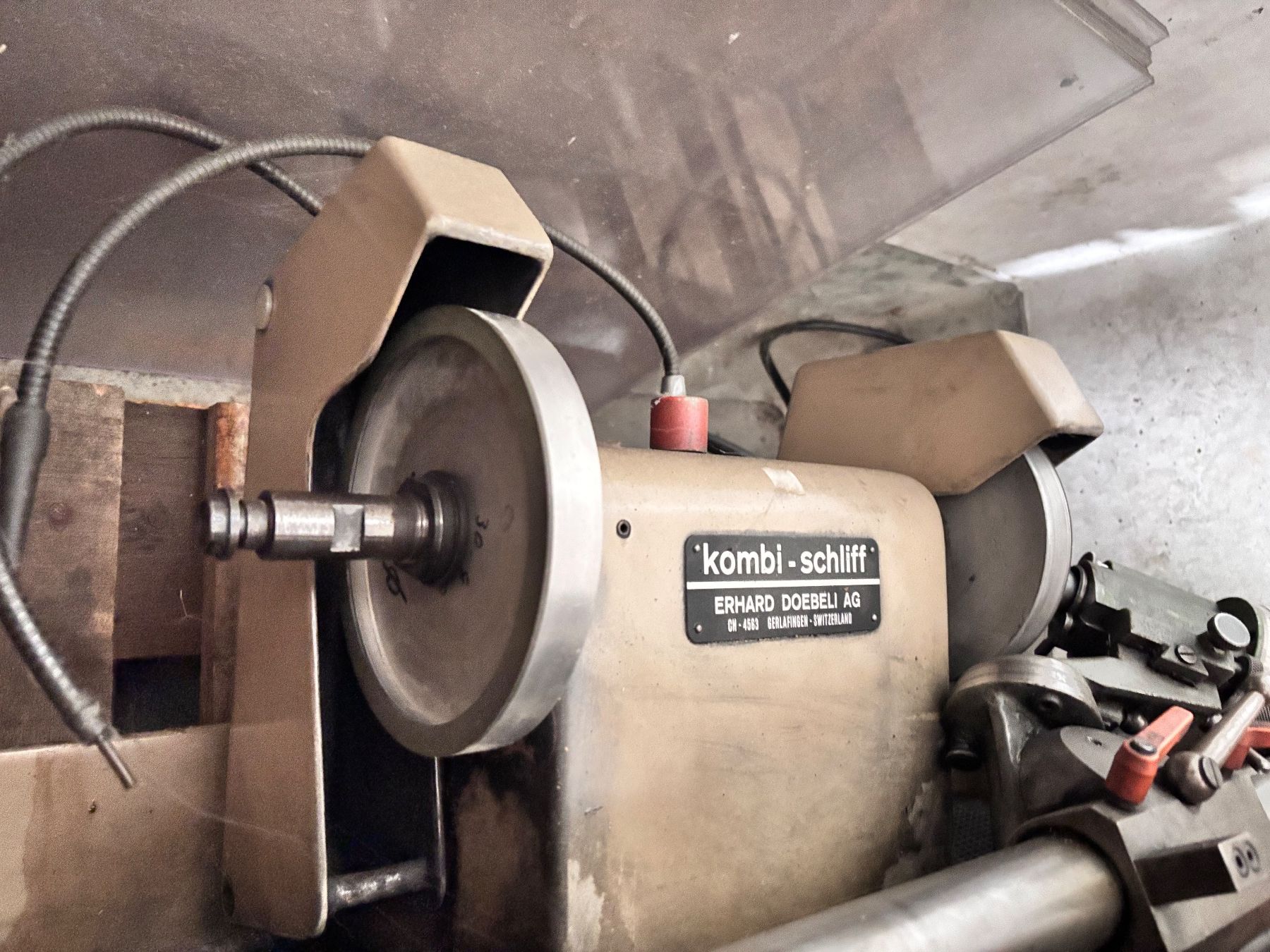 Tutte le macchine: Schärfmaschine Kombi Schliff – Usato da Spiez venduto da kitekat 3