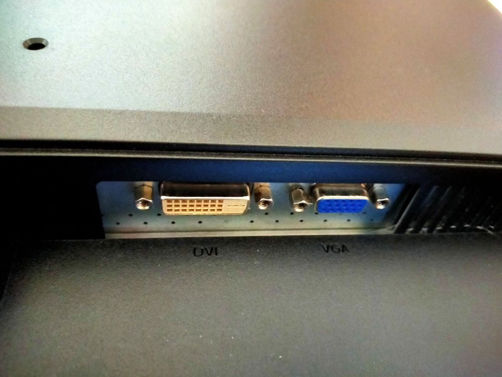 HP S2331a 23 Zoll LCDMonitor Kaufen auf Ricardo