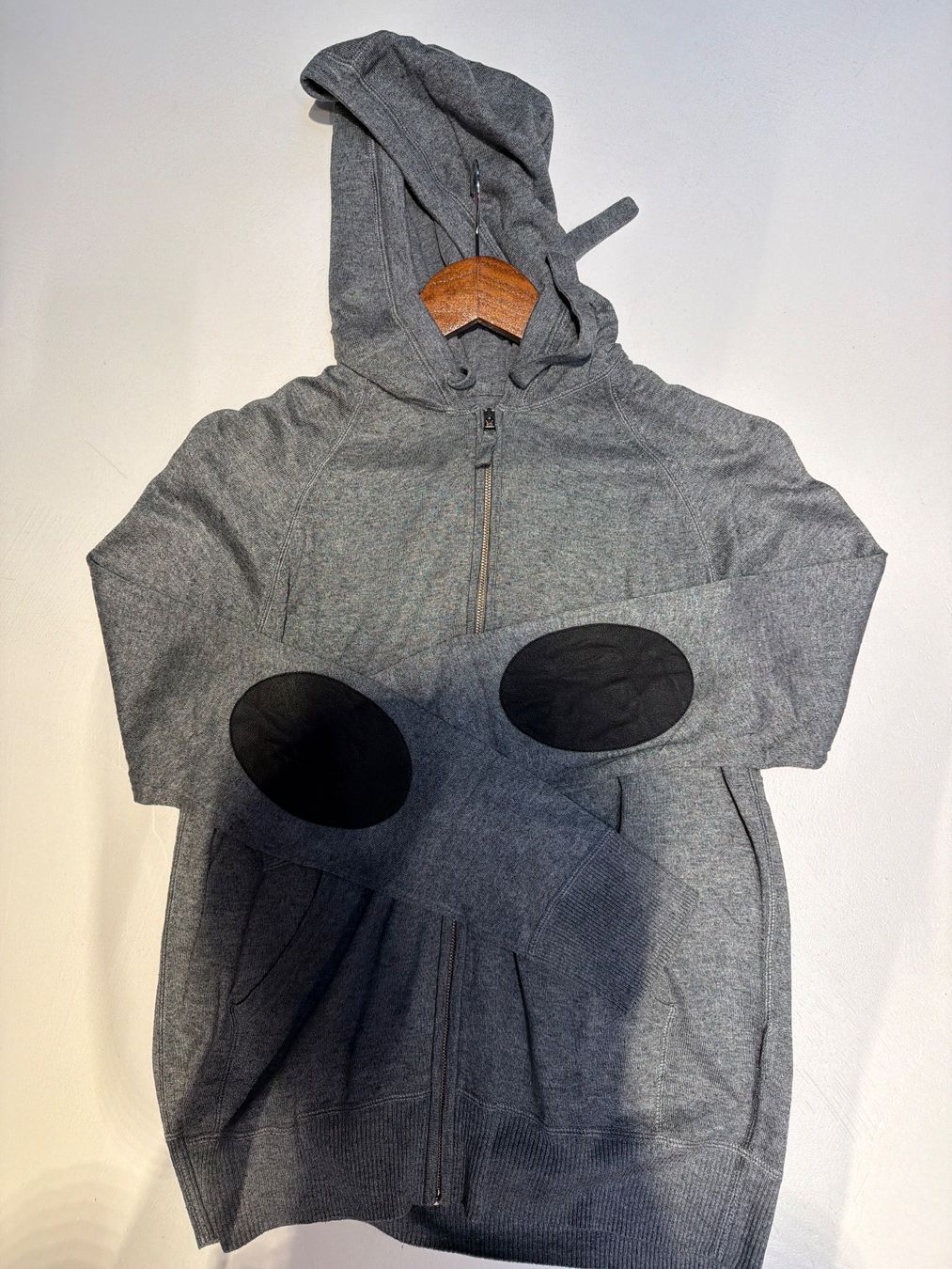 Anzüge & Kostüme: Damen Kapuzenpullover grau mit Hose – Gebraucht aus Tägerwilen von TinaLupu 3