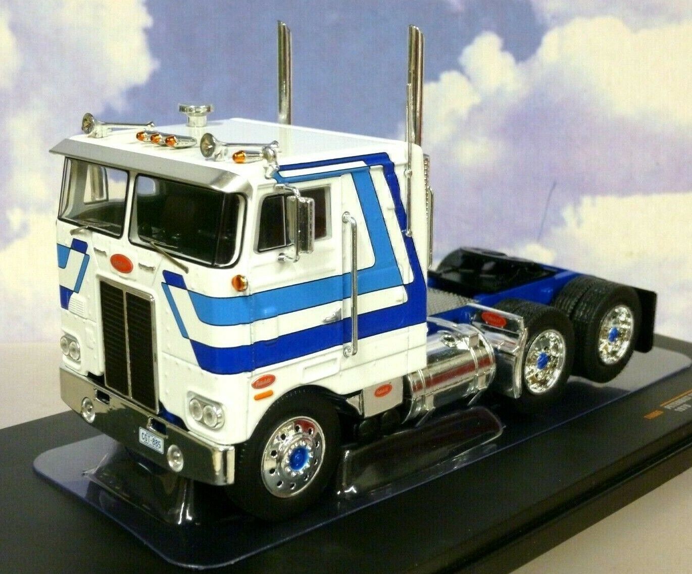 Peterbilt Modellini d'auto: Peterbilt 352 Pacemaker LKW Zugmaschine 1979 weiss / hell – Nuovo e nell'imballaggio originale da Gerlafingen venduto da espero88 1